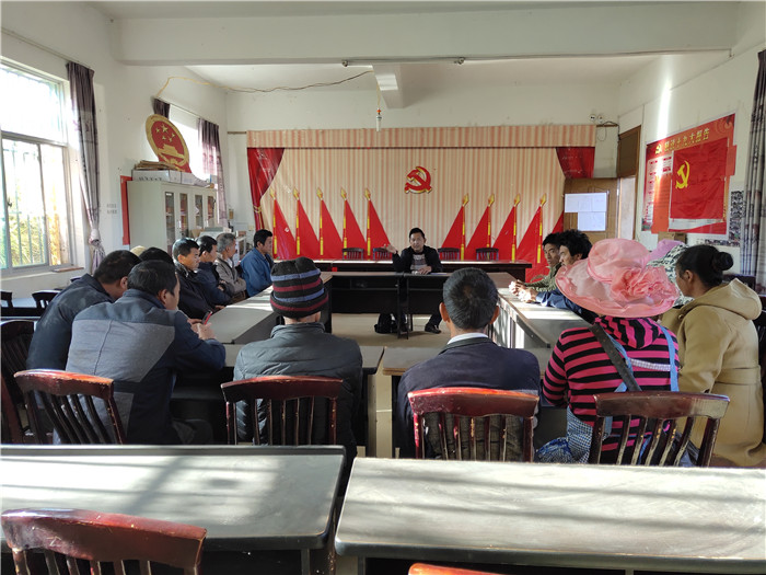杨仁安代表与困难学生家庭座谈.jpg